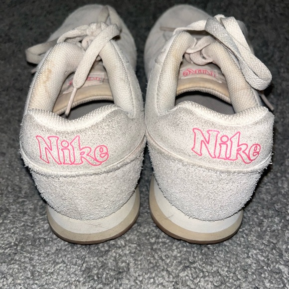 Nike Women's MD Runner 2 SE (AQ9121-801) Guava Ice 🌵8 - Picture 5 of 11